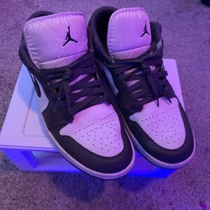 Jordan Men's grey and White Sneakers